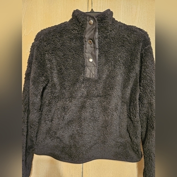 Wallflower Sherpa Pullover in Black - Picture 5 of 7